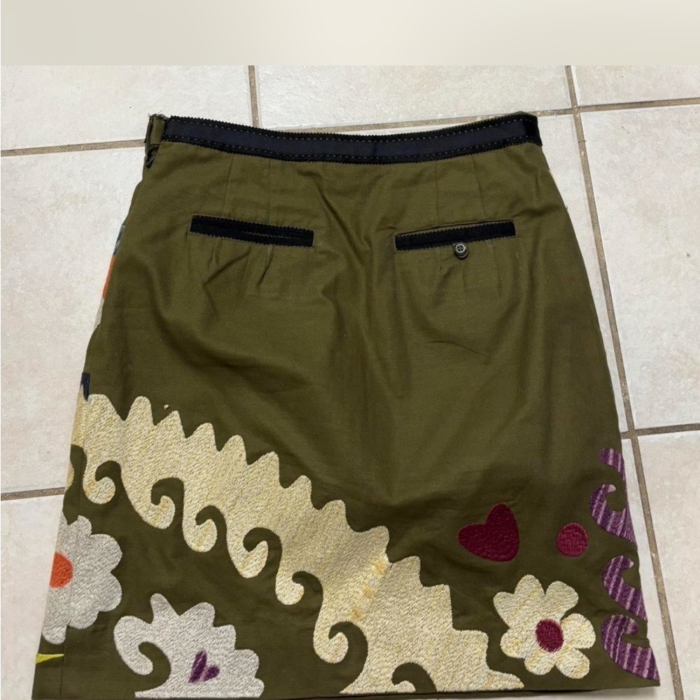 ANTHROPOLOGIE Vanessa Virginia Tulipa Skirt Size 2
Embroidered Lined - Picture 4 of 8